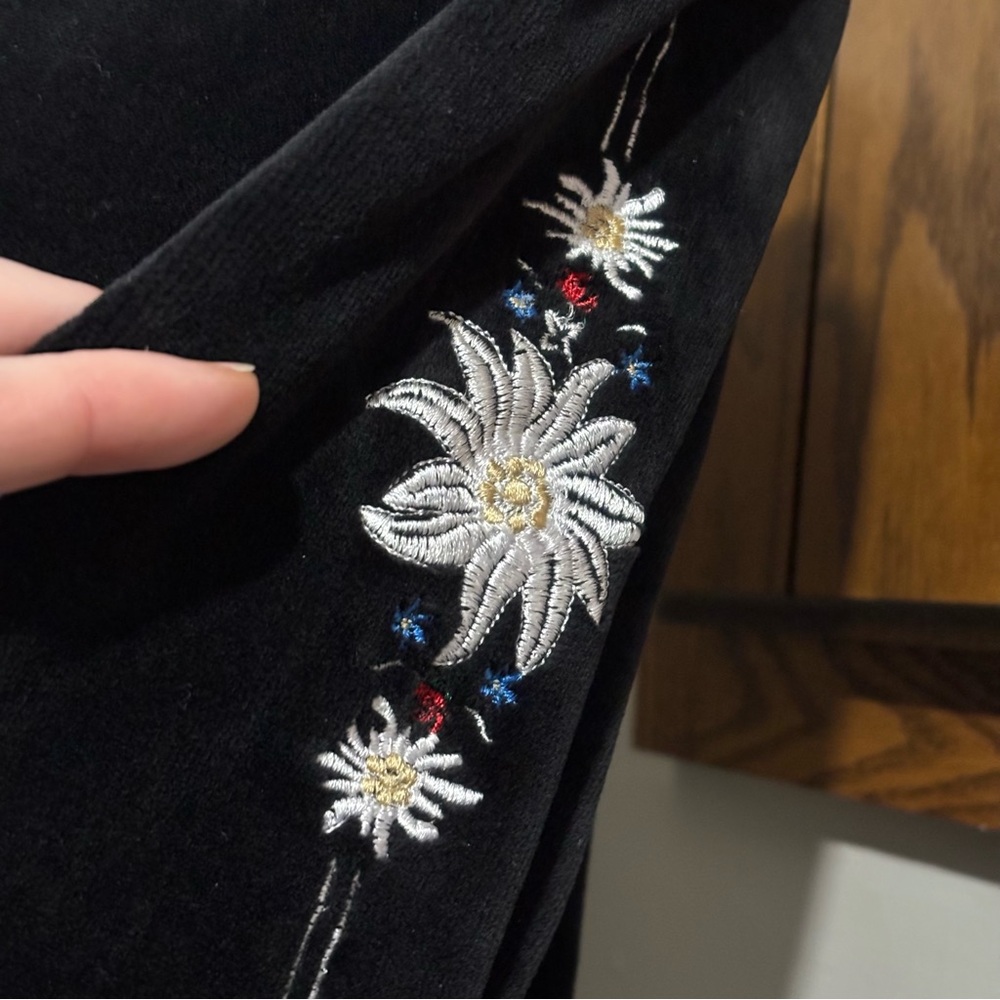 Y2K Vintage Embroidered Velvet Floral Track Sweater Top Size Medium Style & Co. - Picture 3 of 14